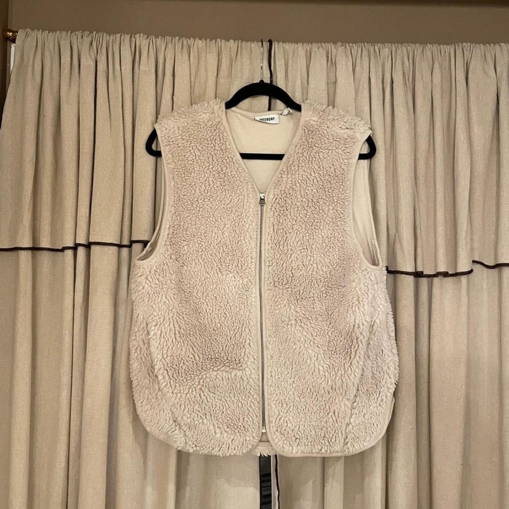 WEEKDAY VEST - Picture 2 of 4